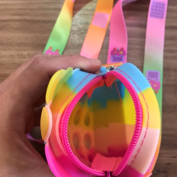 This are multiple pop toys for kids - Picture 3 of 5